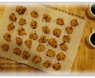 Chickpea cookies with chocolate