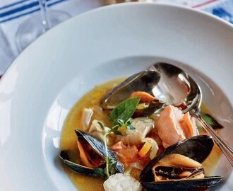 Fisksoppa med räkor och musslor