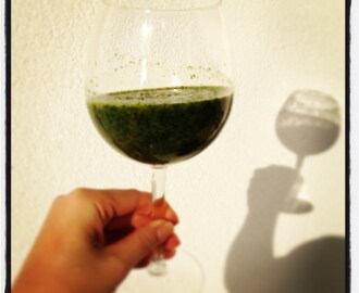 Grön nyttig drink för extra energi