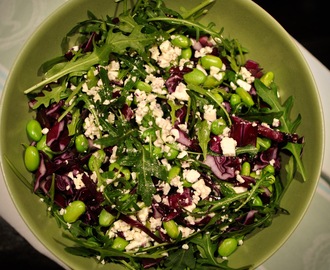 Sallad med rödkål och fetaost & tips på pannkakor till sportlovet