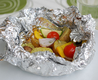 potatis & grönsakspaket på grillen