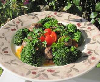 Lammfärsbullar med Tomatsmörsås och Broccoli
