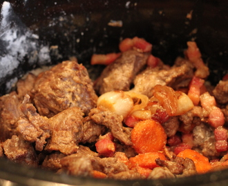 Boeuf Bourguignon i crockpoten