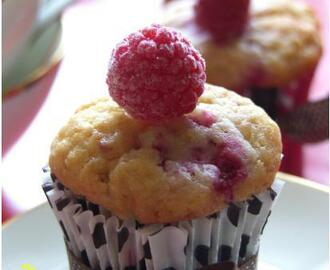 Raspberry and white chocolate muffins……en räker det inte för mig!!