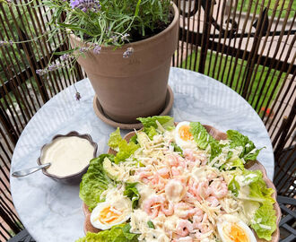 Ceasarsallad med räkor och godaste dressingen