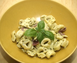 Superenkel tortellini med mumsig pesto