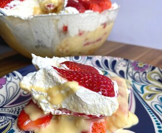 Easy Strawberry and Lemon Trifle