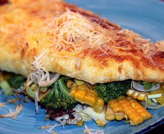 Omelett med broccoli, majs och ost (LCHF)