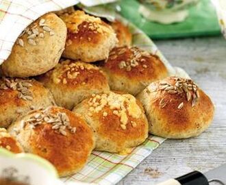 Grahamsbullar med ost och solroskärnor