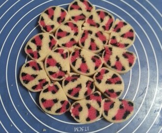 Animal print frill cookies