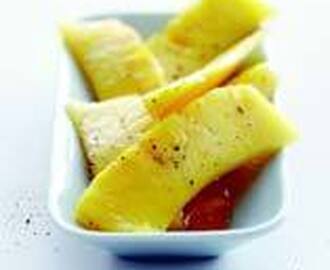 Karamelliserad ananas med lime och sirap