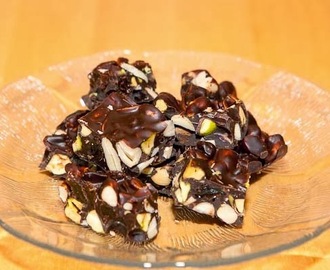 Chokladgodis med nötter och russin