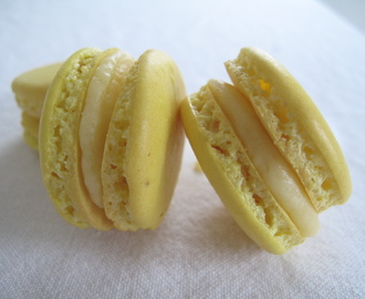 Gula macarons med lätt citronsmak