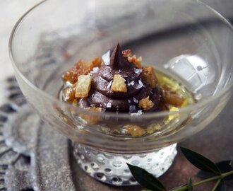 Salt chokladkräm med olivolja och krutonger