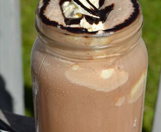 Iced frappé mocha