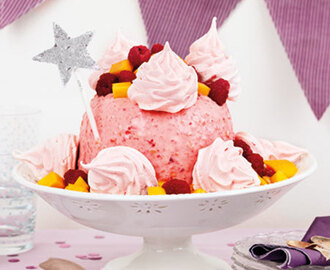 Glasstårta med rosa maränger