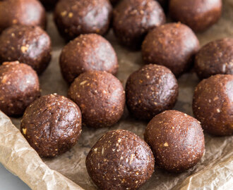 Cacao and Raspberry Peanut Butter Energy Balls