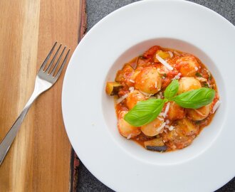 Gnocchi med tomatsås och pecorino
