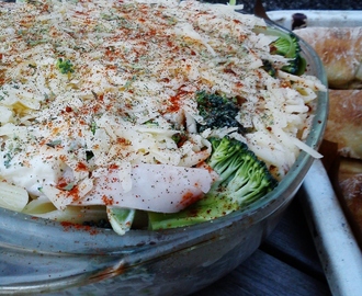 Pastagratäng med broccoli, purjolök, gorgonzola och rökt skinka