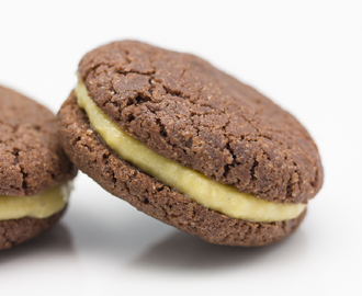 Chocolate Biscuit with Banana Curd