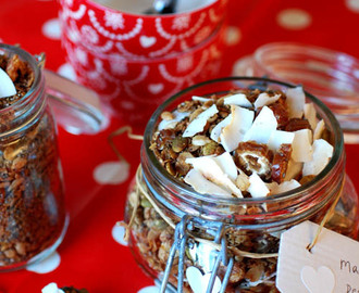 mat.såklarts. pepparkaksgranola med valnötter, dadlar och kokos