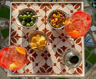 How to Make — and Drink — an Aperol Spritz Like an Italian