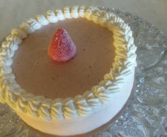Glasstårta med jordgubb