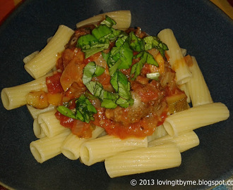 "Ostfyllda järpar i basilikadoftande tomatsås med pasta"
