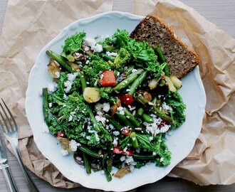 What I usually Eat for Lunch  // Veg Salad with Kale, Feta Cheese & Roasted Sunflower Seeds