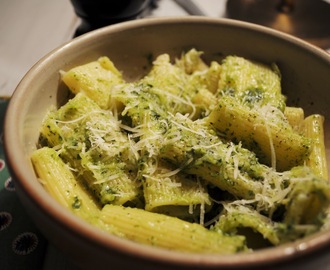 Pasta Pesto med rostad vitlök - kör en vegetarisk måndag