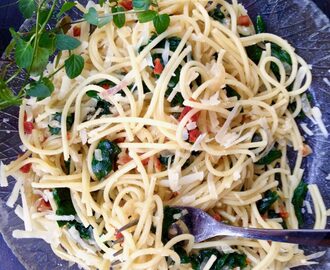 Enkel pasta med spenat & soltorkad tomat