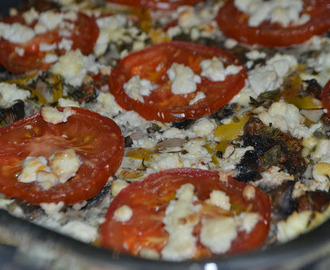 Gratäng med sinka, skogschampinjoner, paprika och tomater toppad med fetaost :)