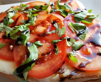 Vitlöksbröd caprese