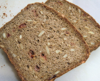 Glutenfritt Omegabröd med massor av nyttiga fettsyror och berberis