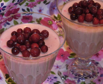 Lingonpannacotta med vit choklad - mjölkfri vid behov