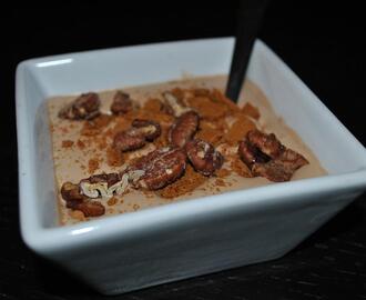 Glöggchokladmousse med pepparkaksnötter