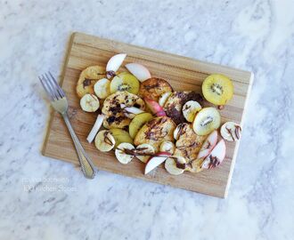 Banana Pancakes with Fresh Fruits & Chocolate Hazelnut Spread