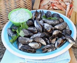 Grillade musslor med örtkräm
