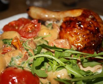 Whiskymarinerad kyckling med Gnocchi i paprika & soltorkadtomatsås