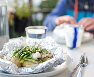 Somriga fiskpaket på grillen (eller i ugnen)