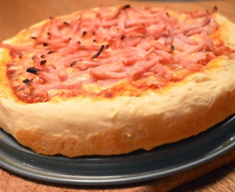 Panpizza med hemgjord tomatsås