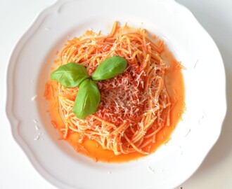 RECEPT: spaghetti med italiensk vegetarisk paprikasås