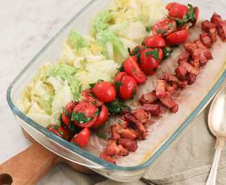 Sej med krämig savoykål, stekt sidfläsk och tomatsallad