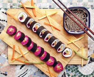 Sushi på blomkålsris och rödbeta