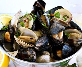 Clams and Mussels in Garlic Butter Wine Sauce - Karyl&#x27;s Kulinary Krusade | Clam recipes, Mussels recipe, Shellfish recipes