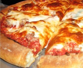 Panpizza med salami och ost