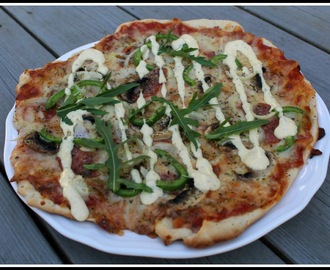 Grillad pizza med salami