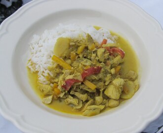 Kyckling i gul curry med böngroddar