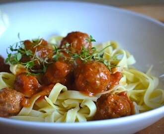 Vilda frikadeller i tomatsås