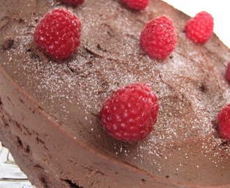 Annorlunda chokladtårta och bloggpaus